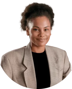 Woman with a beige blazer and standing up, smiling with crossed arms. Virtual assistants for lawyers